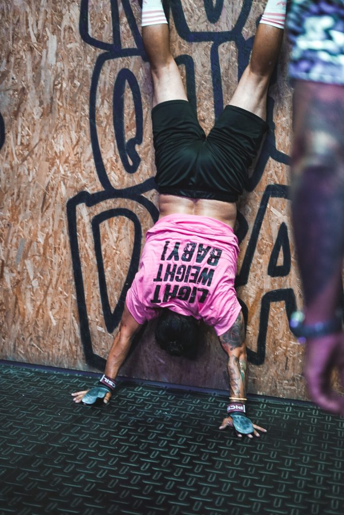 CrossFit Puerto Banús athlete practicing a handstand